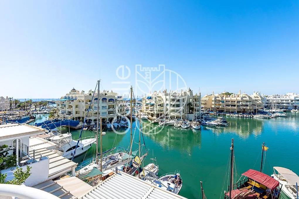 Puerto De Benalmadena Apartamento Vacacional Con Vistas Al Mar Y Yates Tres Habitaciones 2 Banos スペイン